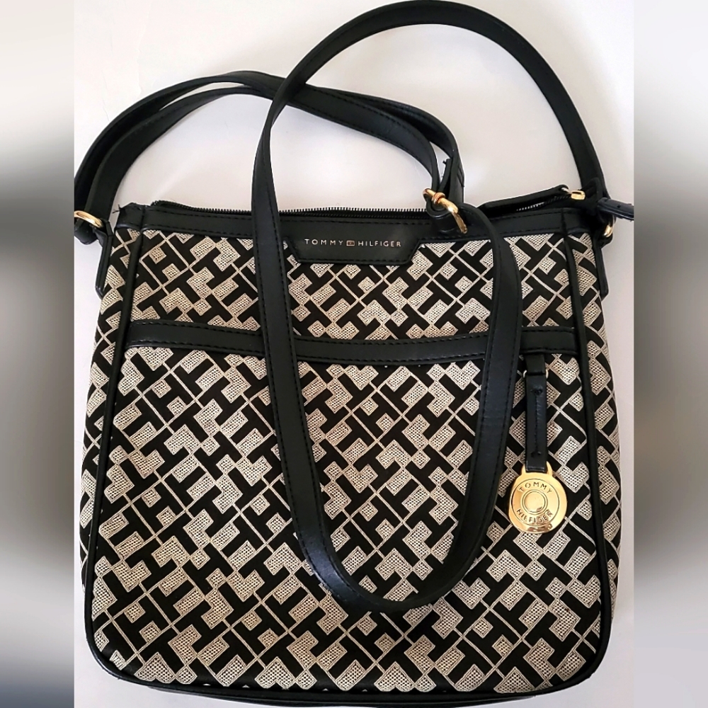 Euc Tommy Hilfiger Crossbody bag